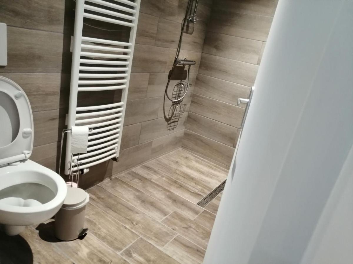 Chez Fabrice Bed & Breakfast Le Pertuis Bagian luar foto