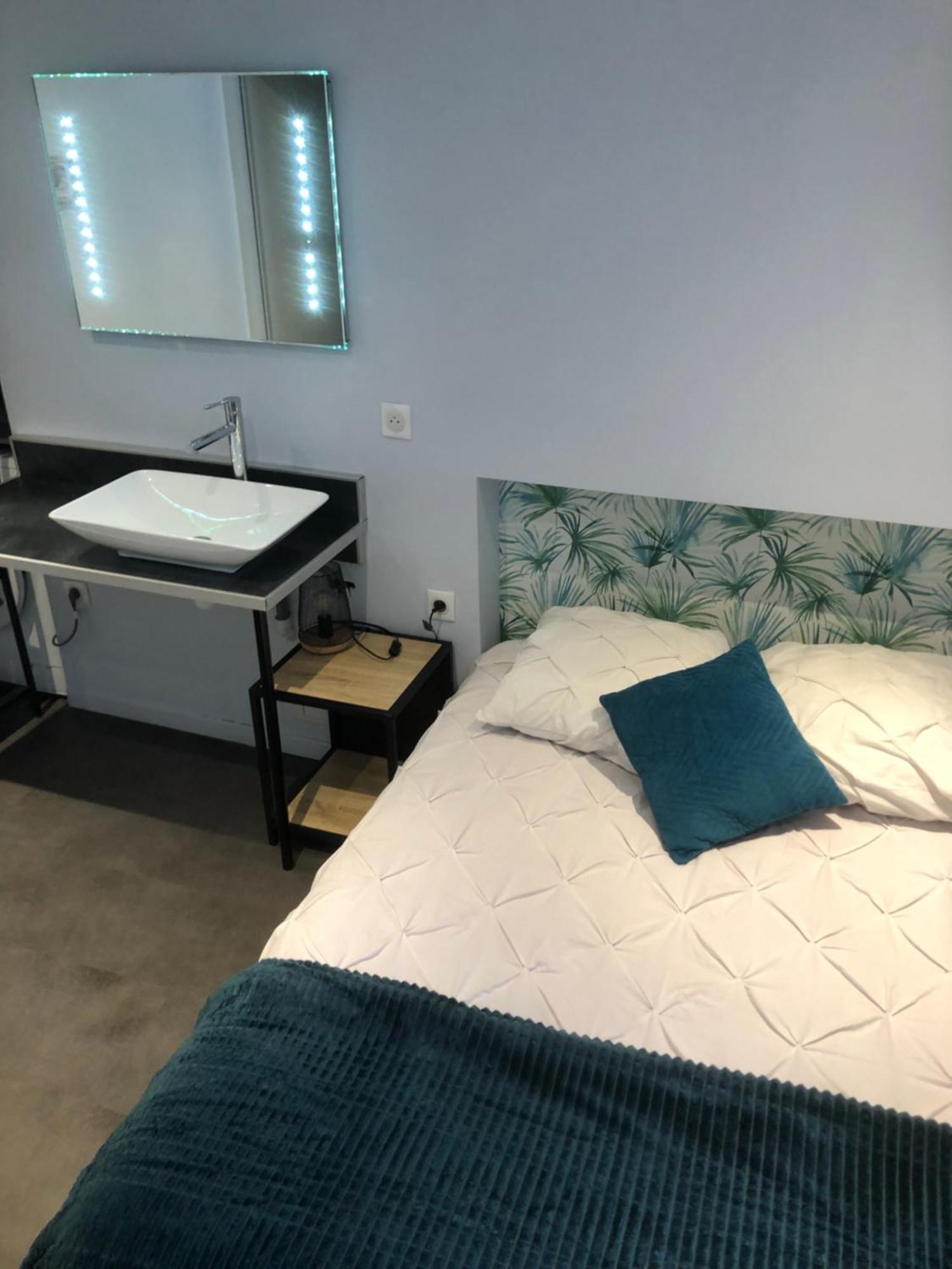 Chez Fabrice Bed & Breakfast Le Pertuis Bagian luar foto